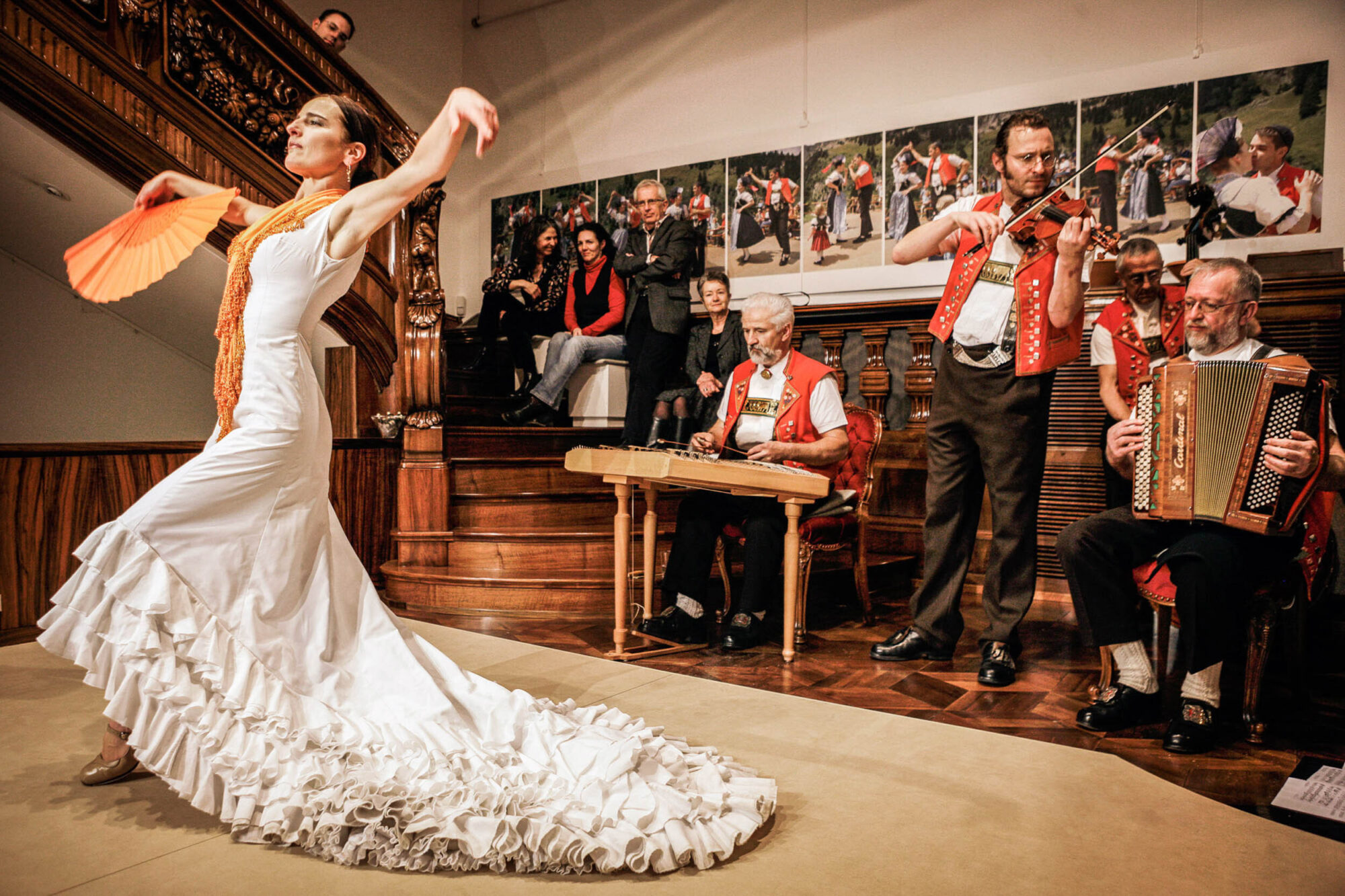Zuerich, Schweiz, 26. Februar 2008 - Appenzell meets Flamenco. Bettina Castano und Alder Buebe, Walter Alder am Hackbrett, Michi Boesch an der Violine, Willi Valotti an der Handorgel und Albert Duesel am Bass im Haus Appenzell.

Photo by Daniel Ammann