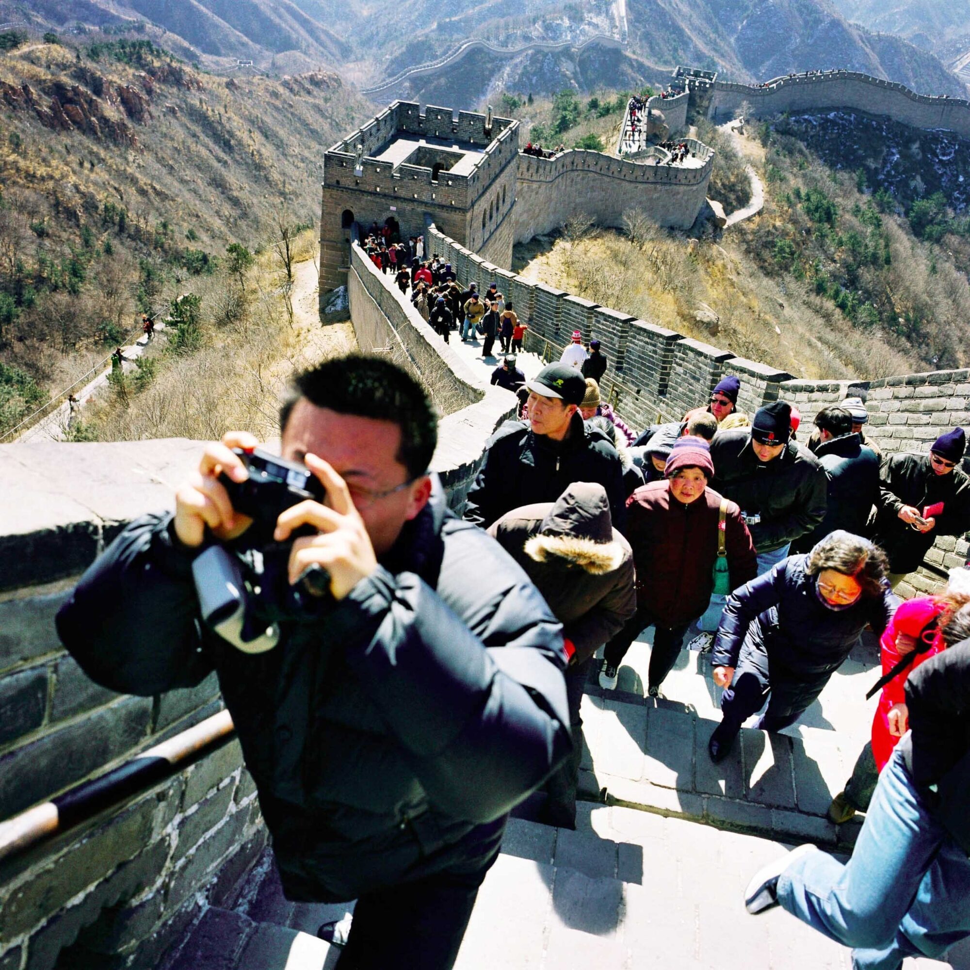 CHINA REPORTAGE IM MAERZ UND APRIL 2005

THE GREAT WALL, DIE CHINESISCHE MAUER MIT TOURISTEN. BILD AUS CHINA FUER EINE AUSSTELLUNG IN ST. GALLEN

PHOTO BY DANIEL AMMANN
