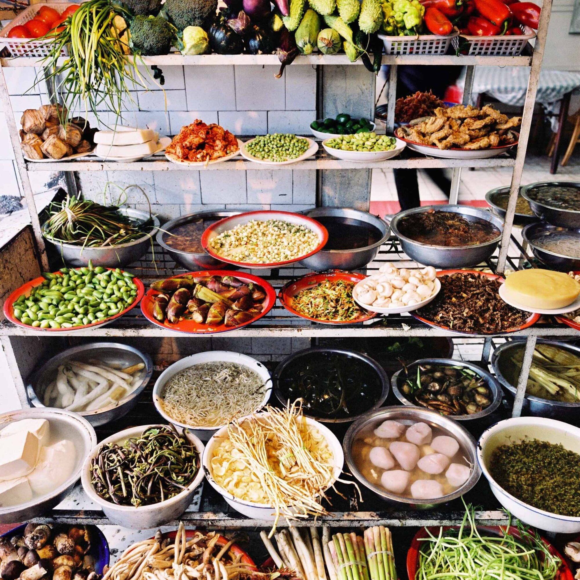 CHINA REPORTAGE IM MAERZ UND APRIL 2005

KOESTLICHE ESSWAREN VEREINT IN EINEM RESTAURANT BEI DALI. BILD AUS CHINA FUER EINE AUSSTELLUNG IN ST. GALLEN

PHOTO BY DANIEL AMMANN