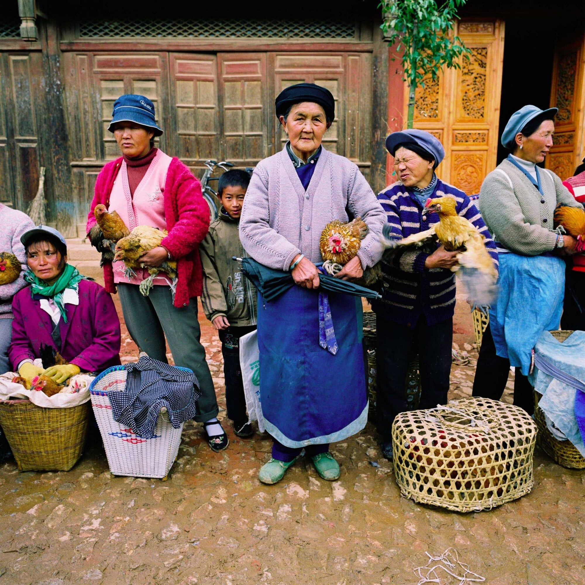 CHINA REPORTAGE IM MAERZ UND APRIL 2005

FRAUEN VERKAUFEN HUEHNER AUF DEM MARKT. BILD AUS CHINA FUER EINE AUSSTELLUNG IN ST. GALLEN

PHOTO BY DANIEL AMMANN