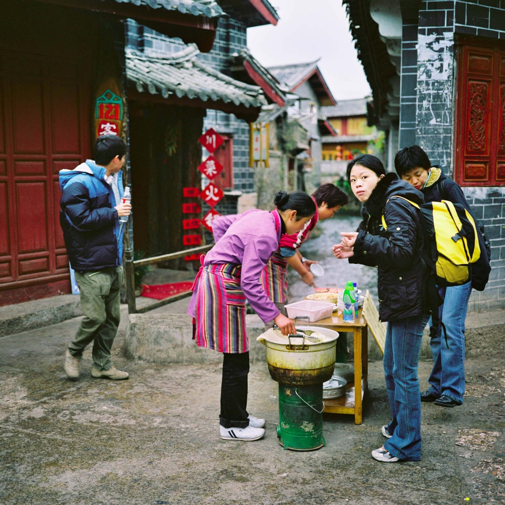 CHINA REPORTAGE IM MAERZ UND APRIL 2005

BILD AUS DER STADT LIJIANG, EINEM WELTKULTUR ERBE ORT IN CHINA.

PHOTO BY DANIEL AMMANN