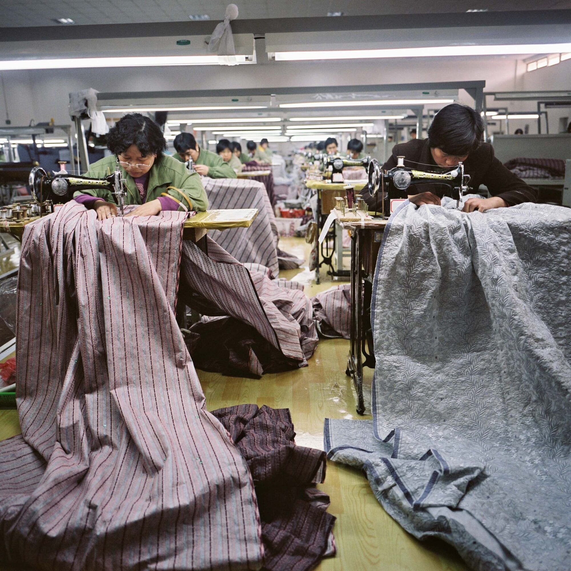 CHINA REPORTAGE IM MAERZ UND APRIL 2005

SUZHOU, CHINA, 2. APRIL 2005 - REPORTAGE IN DER FORSTER ROHNER AG TEXTILFABRIK. PORTRAIT VON EMANUEL FORSTER.

PHOTO BY DANIEL AMMANN