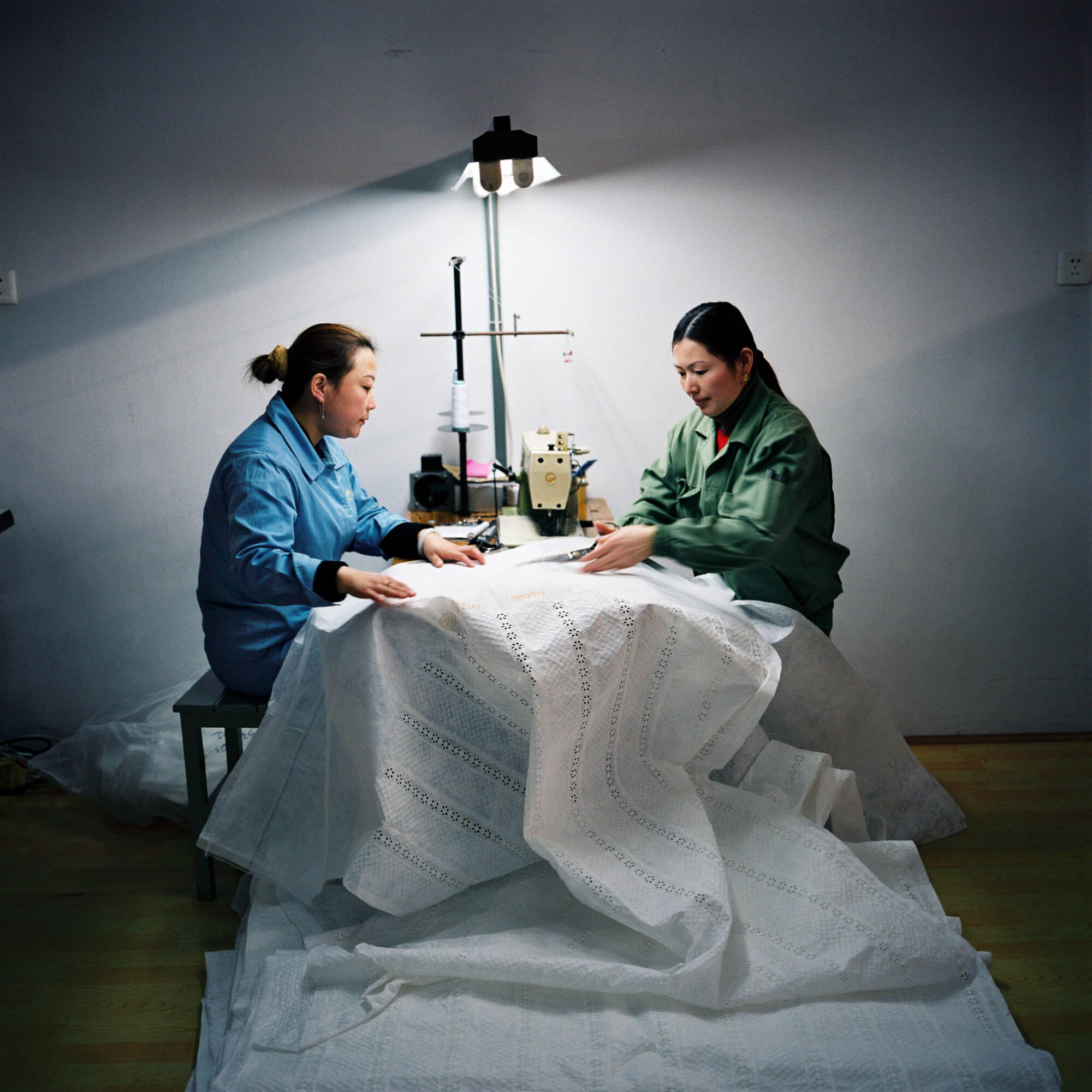 CHINA REPORTAGE IM MAERZ UND APRIL 2005

SUZHOU, CHINA, 2. APRIL 2005 - REPORTAGE IN DER FORSTER ROHNER AG TEXTILFABRIK. PORTRAIT VON EMANUEL FORSTER.

PHOTO BY DANIEL AMMANN