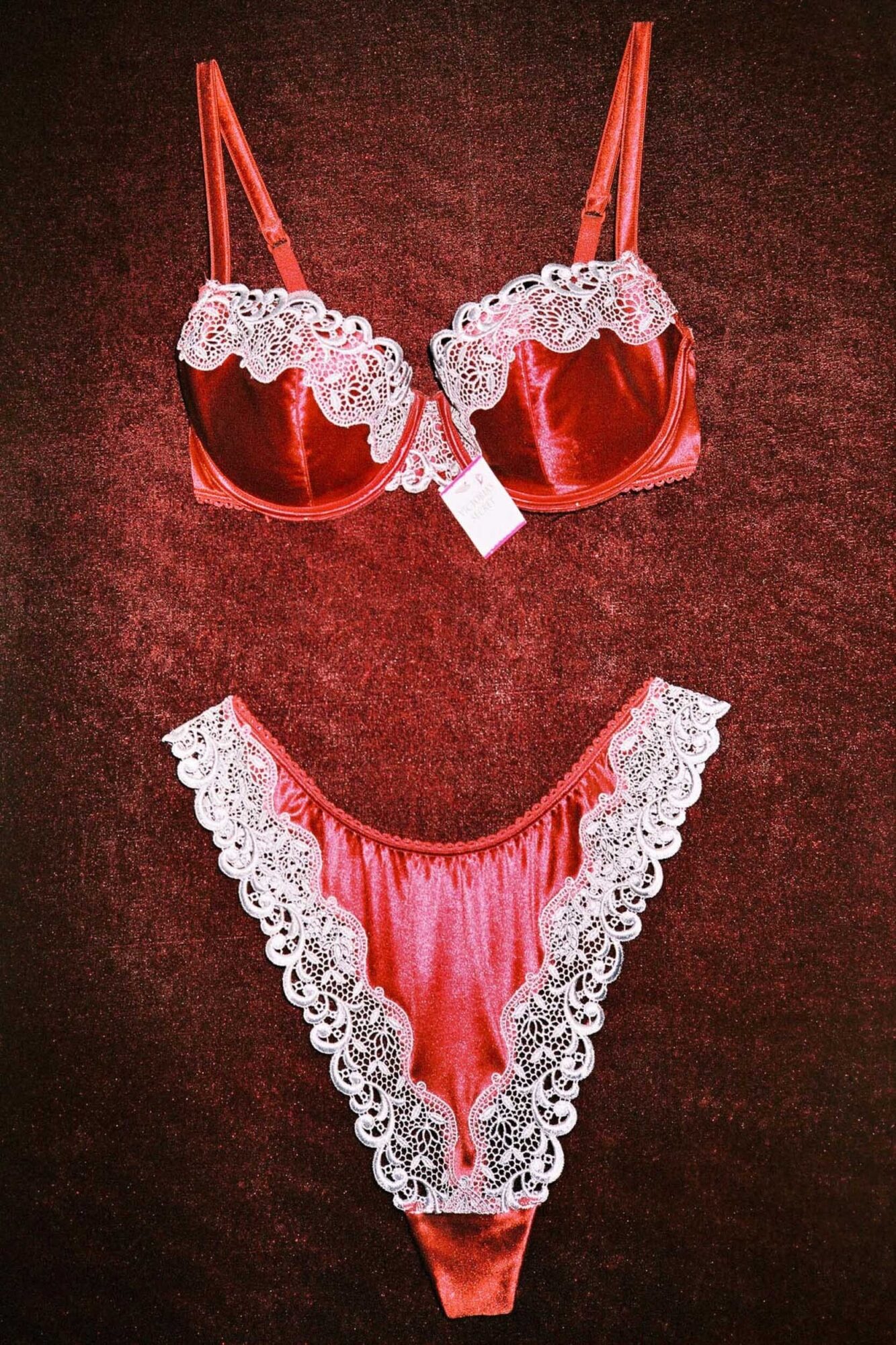 CHINA REPORTAGE IM MAERZ UND APRIL 2005

SUZHOU, CHINA, 2. APRIL 2005 - BH UND UNTERHOSE BEI FORSTER ROHNER, STICKEREIFABRIK, AN EINER WAND.

PHOTO BY DANIEL AMMANN