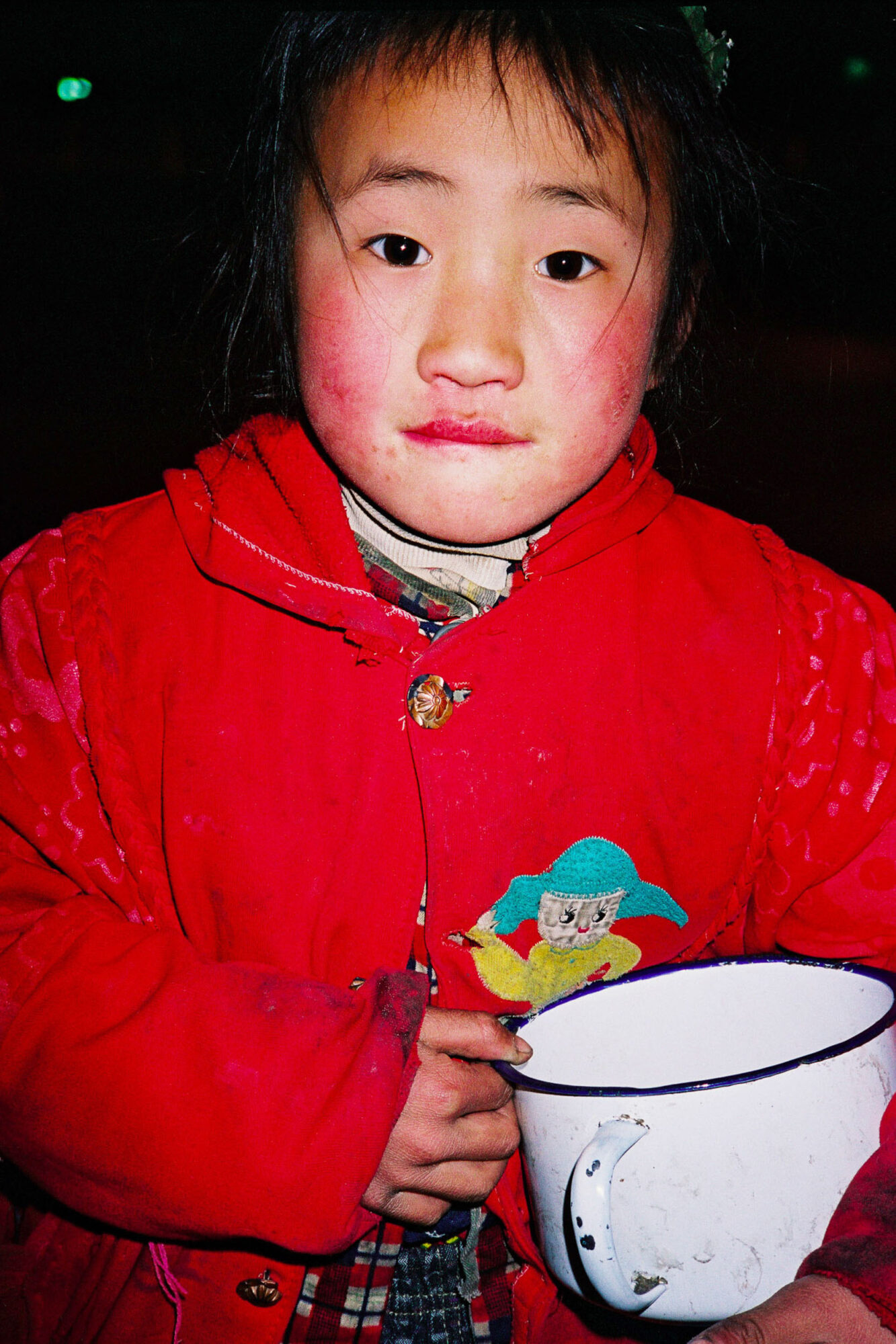 CHINA REPORTAGE IM MAERZ UND APRIL 2005

BETTELNDES KIND IN PEKING. BILD AUS CHINA FUER EINE AUSSTELLUNG IN ST. GALLEN

PHOTO BY DANIEL AMMANN
