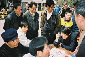 CHINA REPORTAGE IM MAERZ UND APRIL 2005

MAENNER SPIELEN CHINESISCHES SCHACH AUF DEN STRASSEN VON SCHANGHAI. BILD AUS CHINA FUER EINE AUSSTELLUNG IN ST. GALLEN

PHOTO BY DANIEL AMMANN