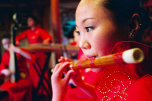 CHINA REPORTAGE IM MAERZ UND APRIL 2005

MUSIKERIN AM FLOETENSPIELEN. BILD AUS CHINA FUER EINE AUSSTELLUNG IN ST. GALLEN

PHOTO BY DANIEL AMMANN