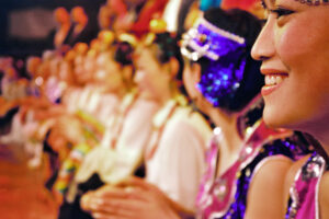 CHINA REPORTAGE IM MAERZ UND APRIL 2005

ARTISTIN BEIM TRADITIONELLEN TANZ AUF DER BUEHNE. BILD AUS XINING, CHINA.

PHOTO BY DANIEL AMMANN