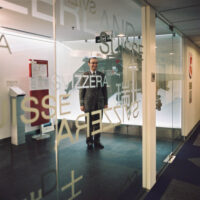 CHINA REPORTAGE IM MAERZ UND APRIL 2005

SCHANGHAI, CHINA, APRIL 2005 - DER SCHWEIZER KONSUL HANS JAKOB ROTH IM GESPRAECH.

PHOTO BY DANIEL AMMANN