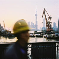 CHINA REPORTAGE IM MAERZ UND APRIL 2005

MORGENTURNEN, THAI CHI AUF DEM BUND IN SCHANGHAI, CHINA. MORGENSTIMMUNG MIT CHINESISCHEM ARBEITER IM VORDERGRUND.

PHOTO BY DANIEL AMMANN