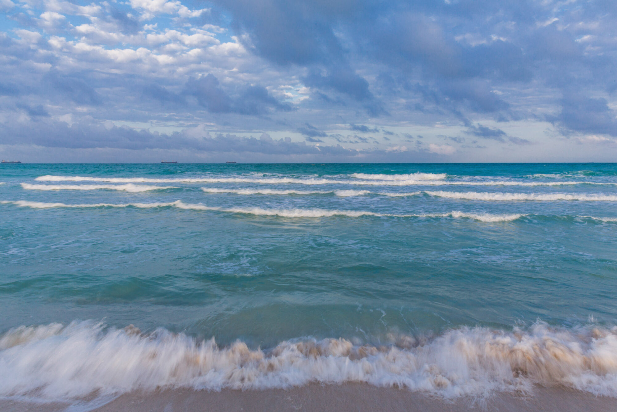 Miami Beacg, Florida, USA, 11. April 2013 - Miami Beach, Menschen am Strand und in der Art Deco Stadt.