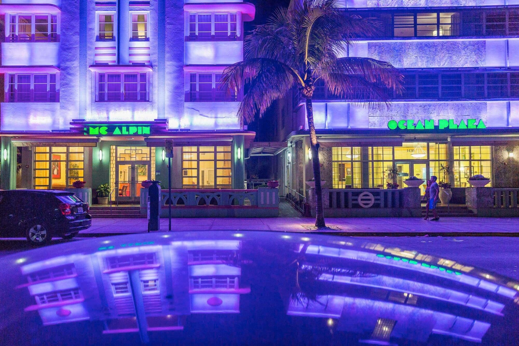 Miami Beacg, Florida, USA, 11. April 2013 - Miami Beach, Menschen am Strand und in der Art Deco Stadt.