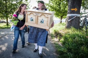 Oberbuehl, Huttwil, Bern, Schweiz, 8. Mai 2011 - Frauenschwingen in Oberbuehl.