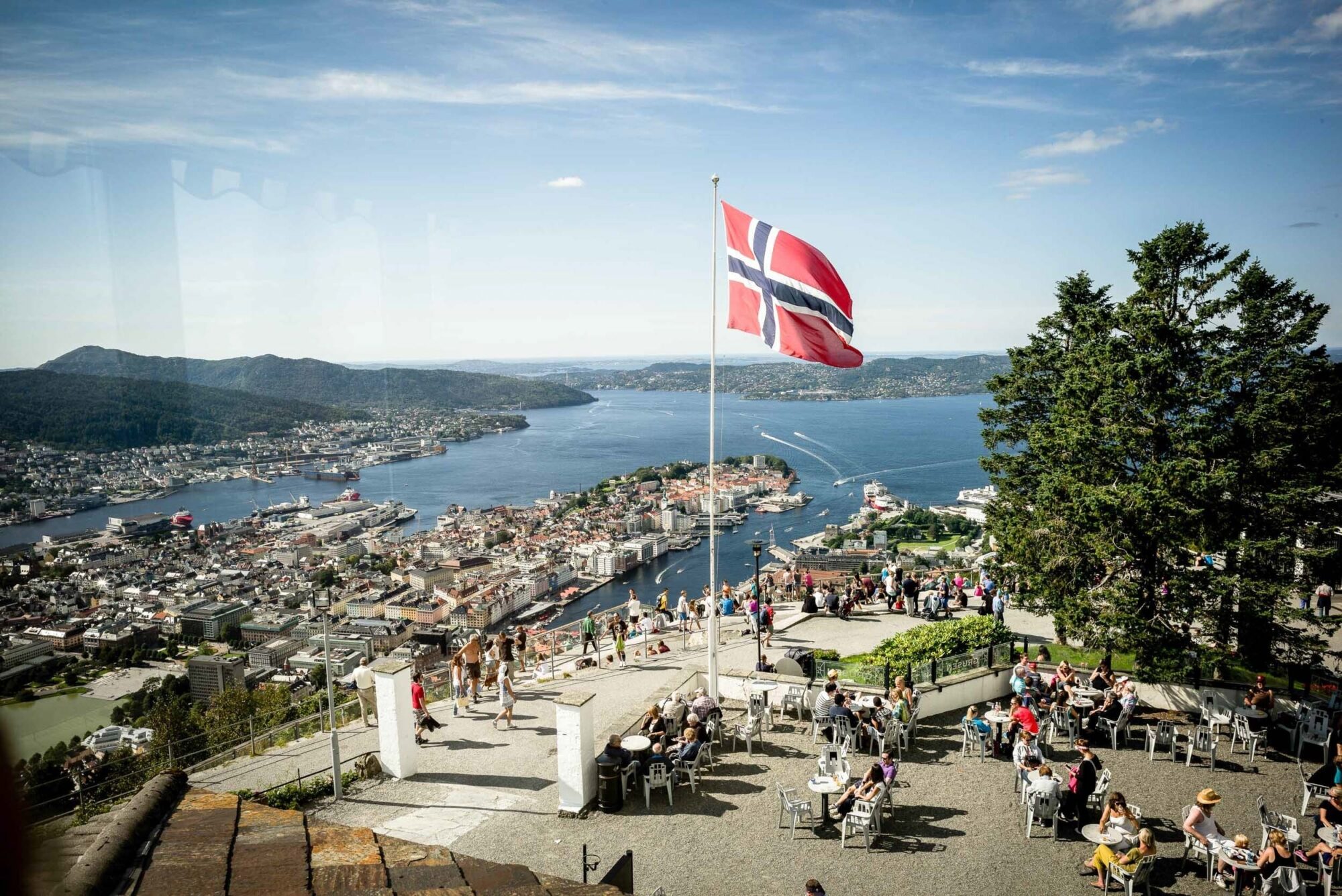 Bergen, Norwegen, 22. August 2013 - Reise mit dem Flugzeug von Zuerich nach Bergen, Hurtigruten.
