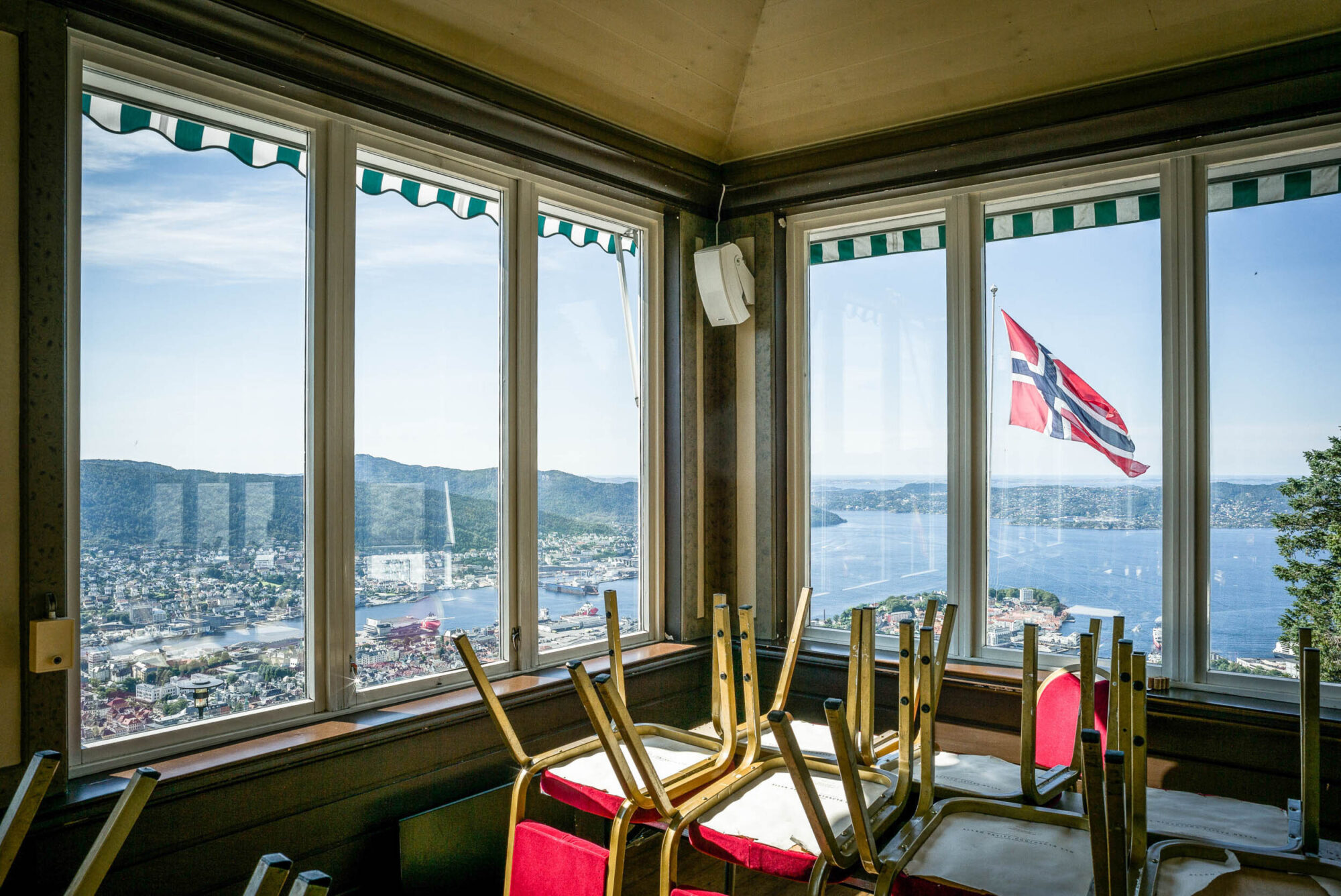 Bergen, Norwegen, 22. August 2013 - Reise mit dem Flugzeug von Zuerich nach Bergen, Hurtigruten.