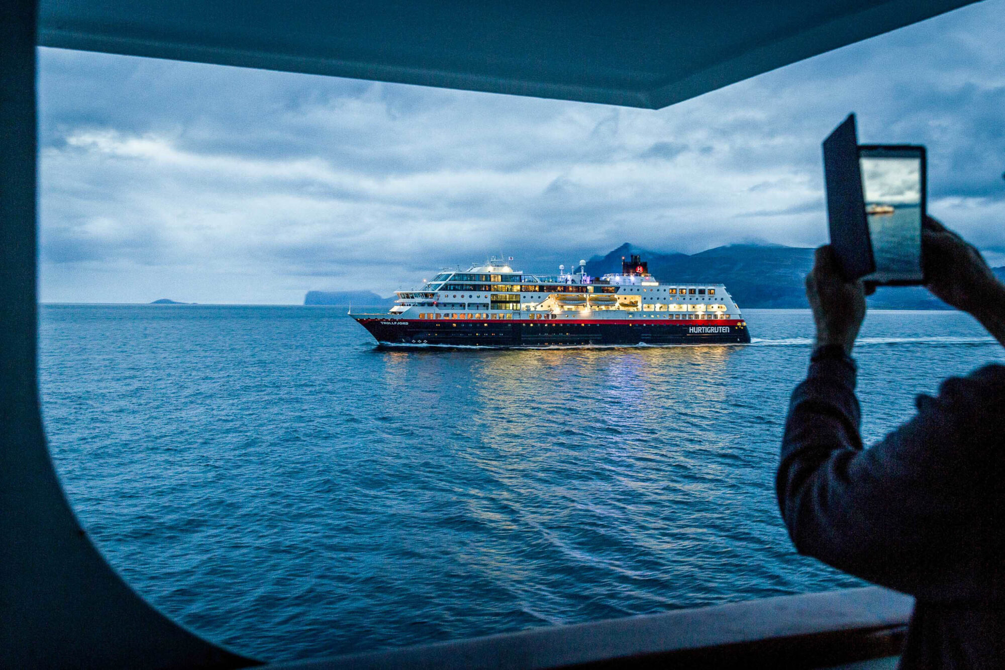 Trollfjord, Norwegen, 30. August 2013 - Schwester Schiff MS Trollfjord, Reise mit der Midnatsol auf die Hurtigruten.
