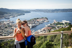 Bergen, Norwegen, 22. August 2013 - Reise mit dem Flugzeug von Zuerich nach Bergen, Hurtigruten.