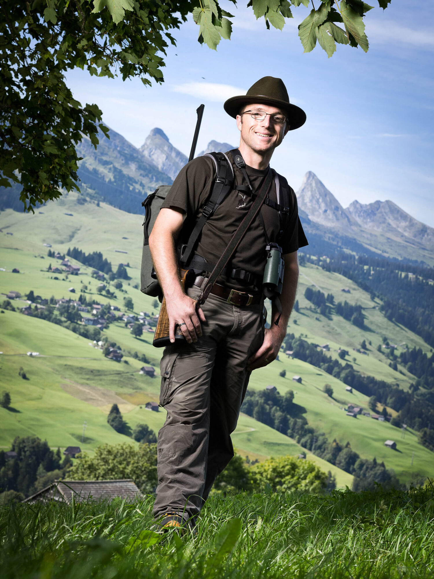 Wildhaus, St. Gallen, Schweiz, 3. September 2011 - Ruedi Braendle ist Jaeger geworden weil ihn die Tiere und die Natur seit kindsbeinen an faszinierte.