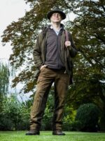 St. Gallen, Schweiz, 7. September 2011 - Oliver Bernd Graefen jagd aus Liebe zur Natur und aus Liebe zum besten Bio Fleisch das es in der Natur zu finden gibt. Seinen vier Kindern hat er ueber Flora und Fauna viel zu erzaehlen.