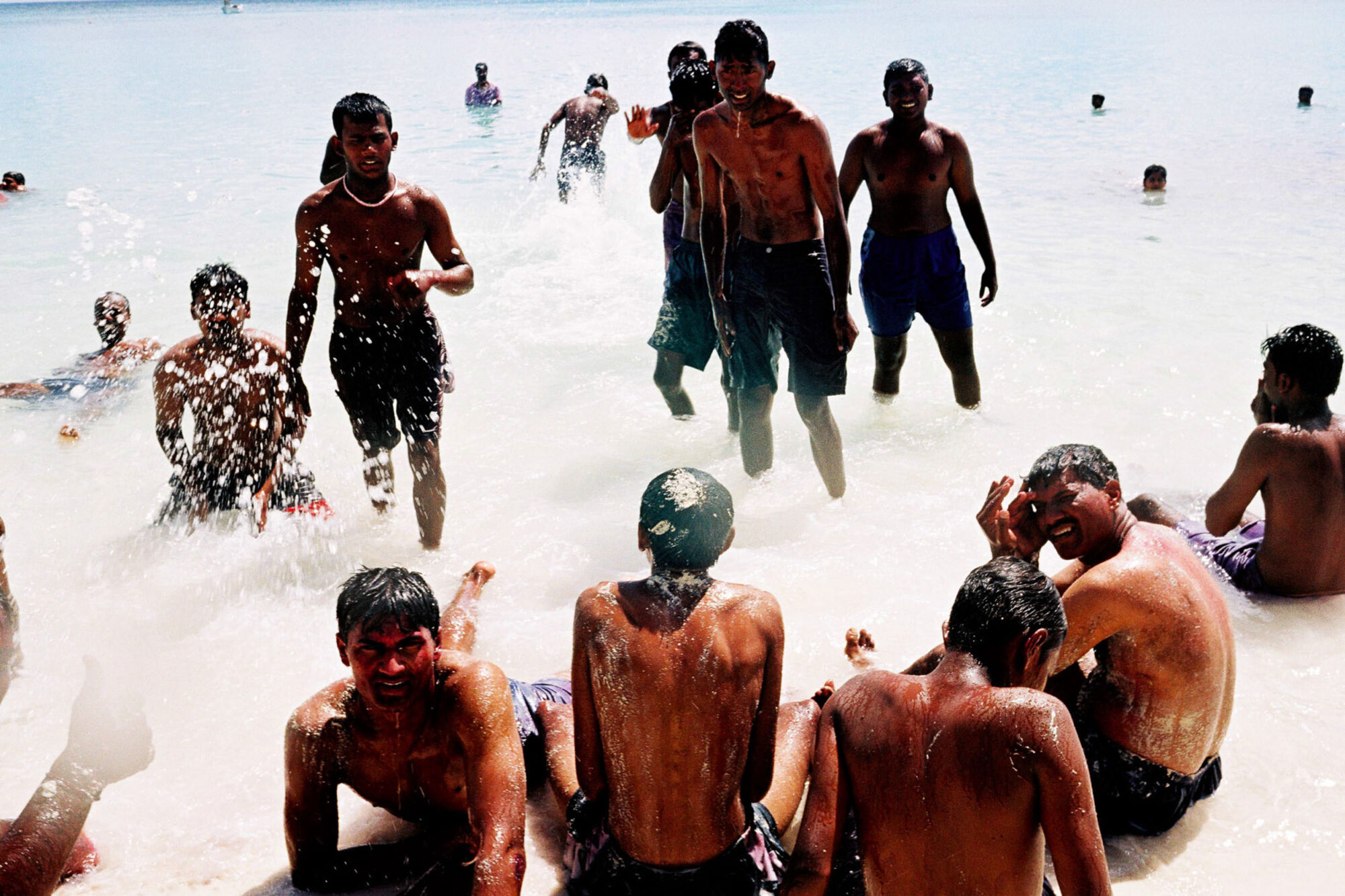 MAURITIUS,17.MAERZ02 -  Ferien auf der Insel Mauritius. Inder am Strand waehrend des Holi Festes an der rituellen Reinigung.

photo by Daniel Ammann