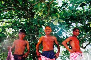MAURITIUS,17.MAERZ02 -  Ferien auf der Insel Mauritius. Inder schmieren die Koerper am Strand waehrend des Holi Festes mit Farbe voll.


photo by Daniel Ammann