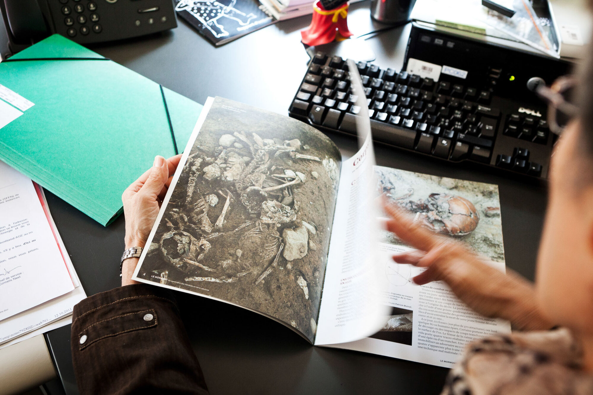 Nicole Pousaz. Kantonsarchaeologin bei den Ausgrabungen der Kelten auf dem Mormont