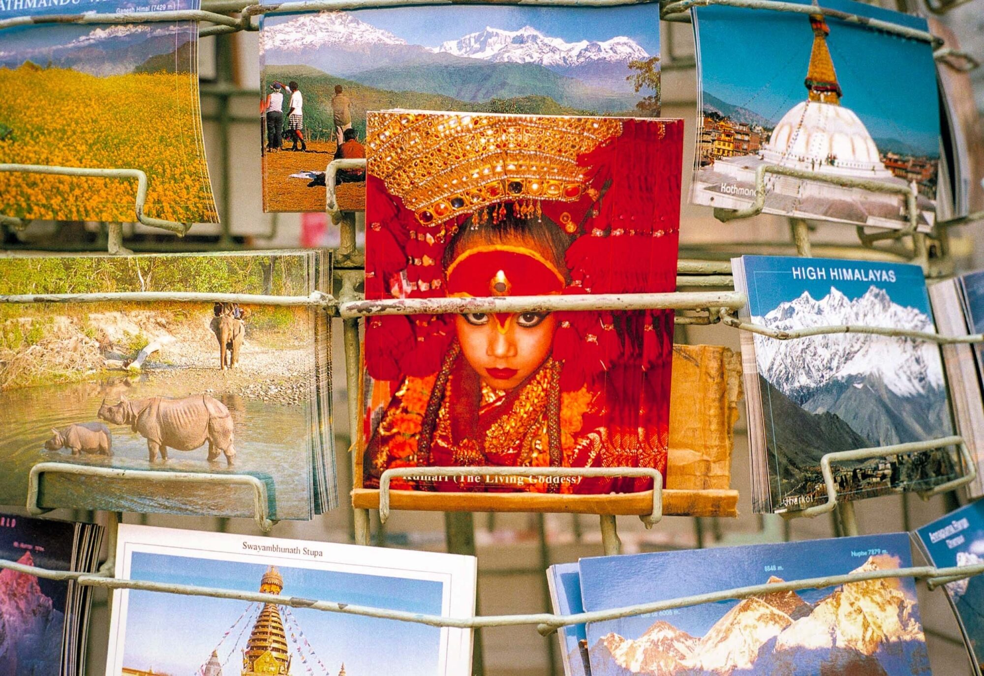 KATHMANDU 7. APRIL 2000 - Ein Abbild der Kumari, die lebende Göttin, schaut in Nepals Hauptstadt Kathmandu vom Postkartenstaender hinunter.

Photo by Daniel Ammann