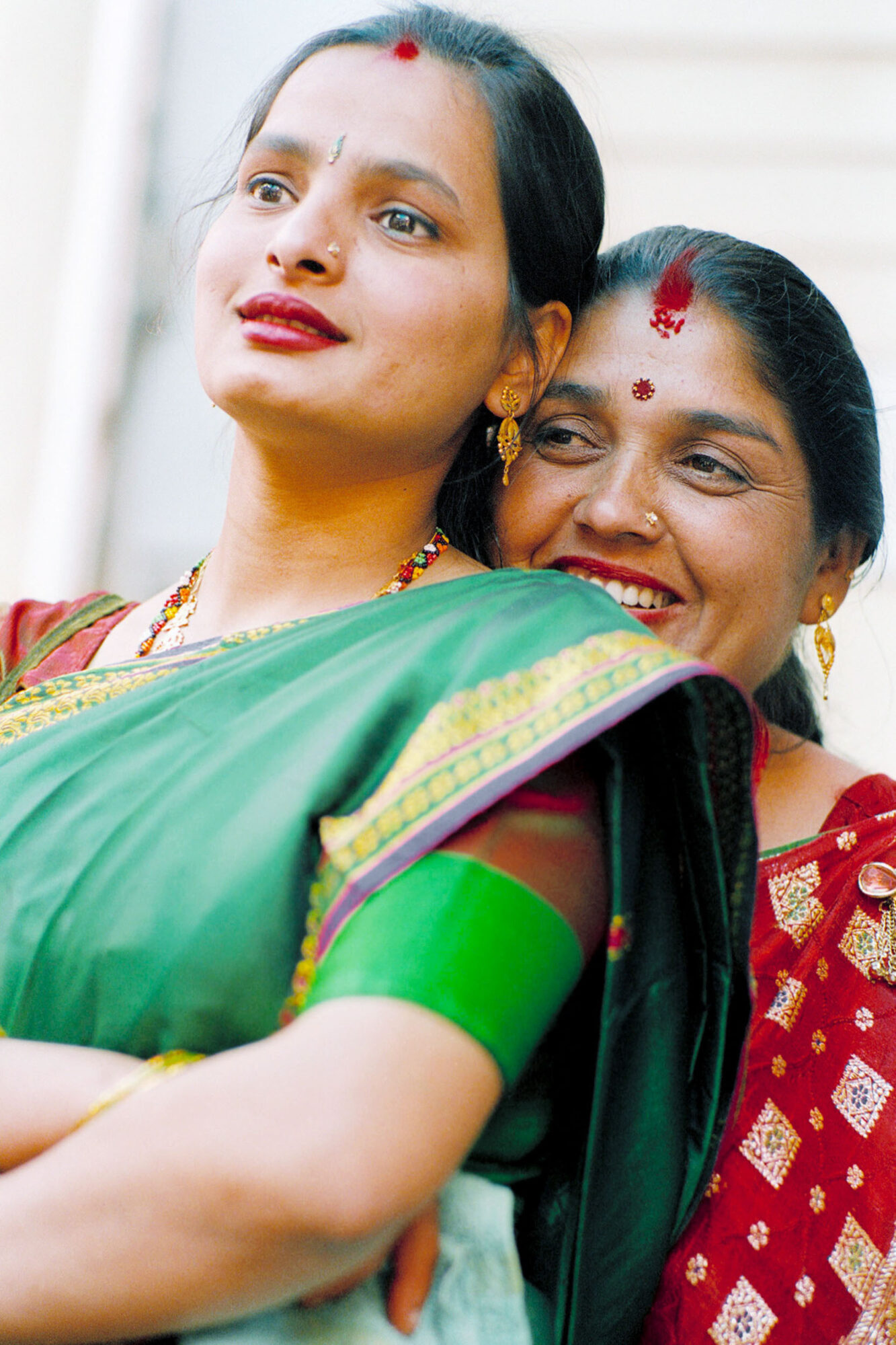 KATHMANDU 7. APRIL 2000 - Gaeste schauen in Nepals Hauptstadt Kathmandu waehrend einer traditionellen Hochzeit zu. 

Photo by Daniel Ammann