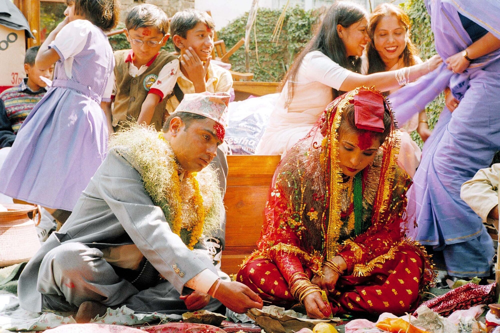 KATHMANDU 7. APRIL 2000 - Der Braeutigam Rajkumar und die Braut Bindu in Nepals Hauptstadt Kathmandu waehrend einer traditionellen Hochzeit. 

Photo by Daniel Ammann