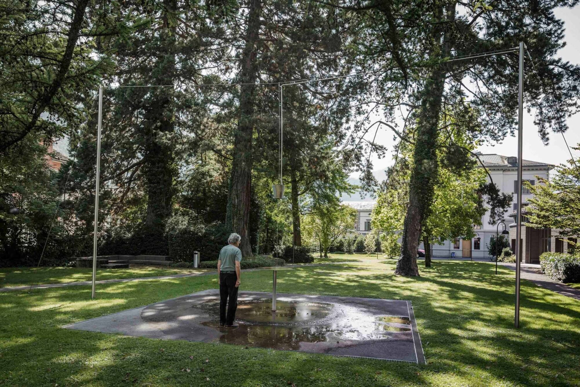 Glarus, Schweiz, 12. September 2016 - Arbeitn von Roman Signer im oeffentlichen Raum, Kunst.