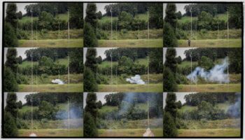 Appenzell, Schweiz, 3. September 2009 - Simon Enzler baut ein Haus und der Kuenstler Roman Signer sprengt die Bauvisiere.