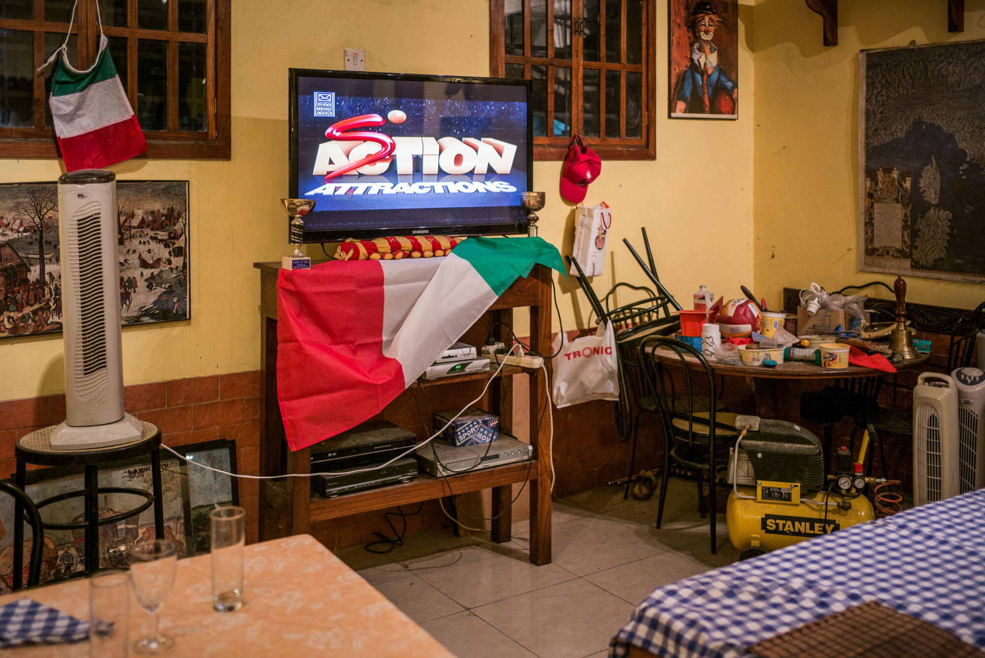 Tansania, 10. Juli 2014  - Reportage in Tansania und Suedafrika mit Werner Spitteler ueber Malaria, Artemisia Annua, Moringa und Mineralien.