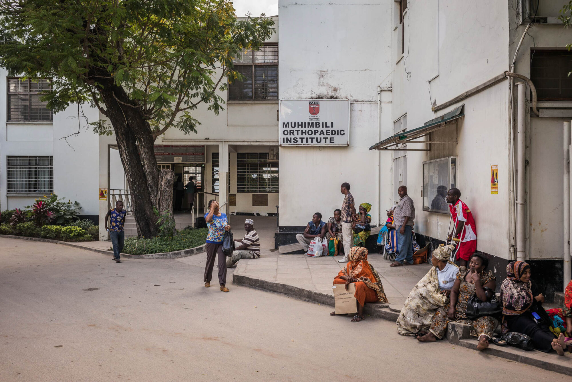 Dar Es Salaam, Tansania, 9. Juli 2014  - Othopaedisches Institut in Dar. Reportage in Tansania mit Werner Spitteler ueber Malaria, Artemisia Annua, Moringa und Mineralien.