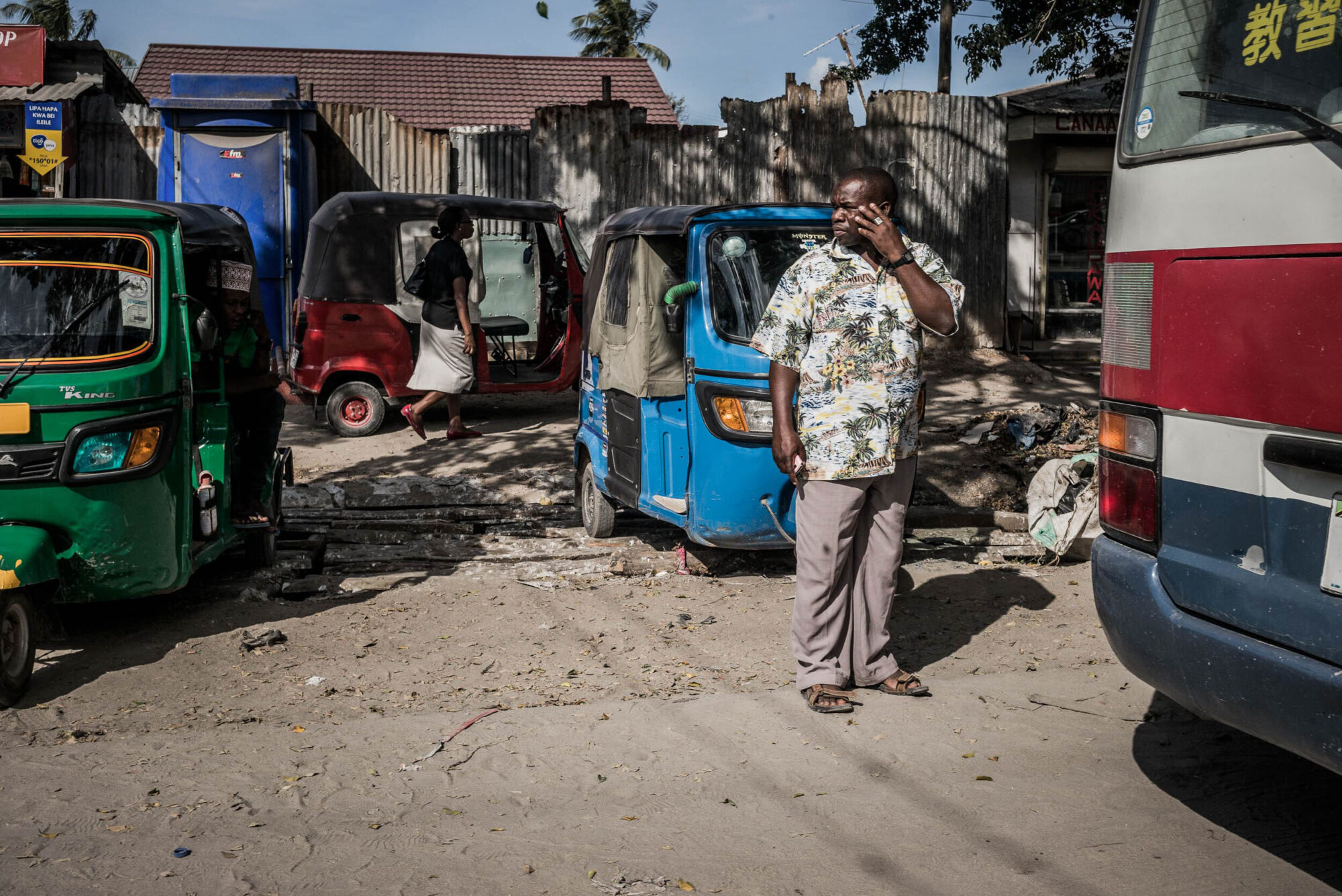 Dar Es Salaam, Tansania, 22. Juli 2014  - .Grab von  Yohani Kinyala Lauwo, Reportage in Tansania und Sansibar mit Werner Spitteler ueber Malaria, Artemisia Annua, Moringa und Mineralien.