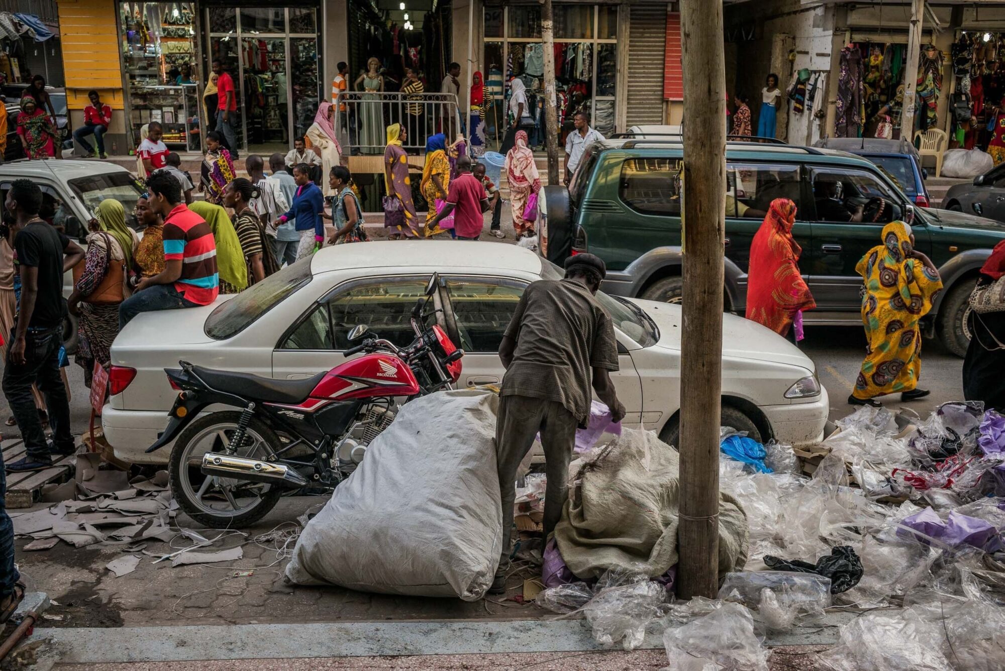 Dar Es Salaam, Tansania, 22. Juli 2014  - .Grab von  Yohani Kinyala Lauwo, Reportage in Tansania und Sansibar mit Werner Spitteler ueber Malaria, Artemisia Annua, Moringa und Mineralien.