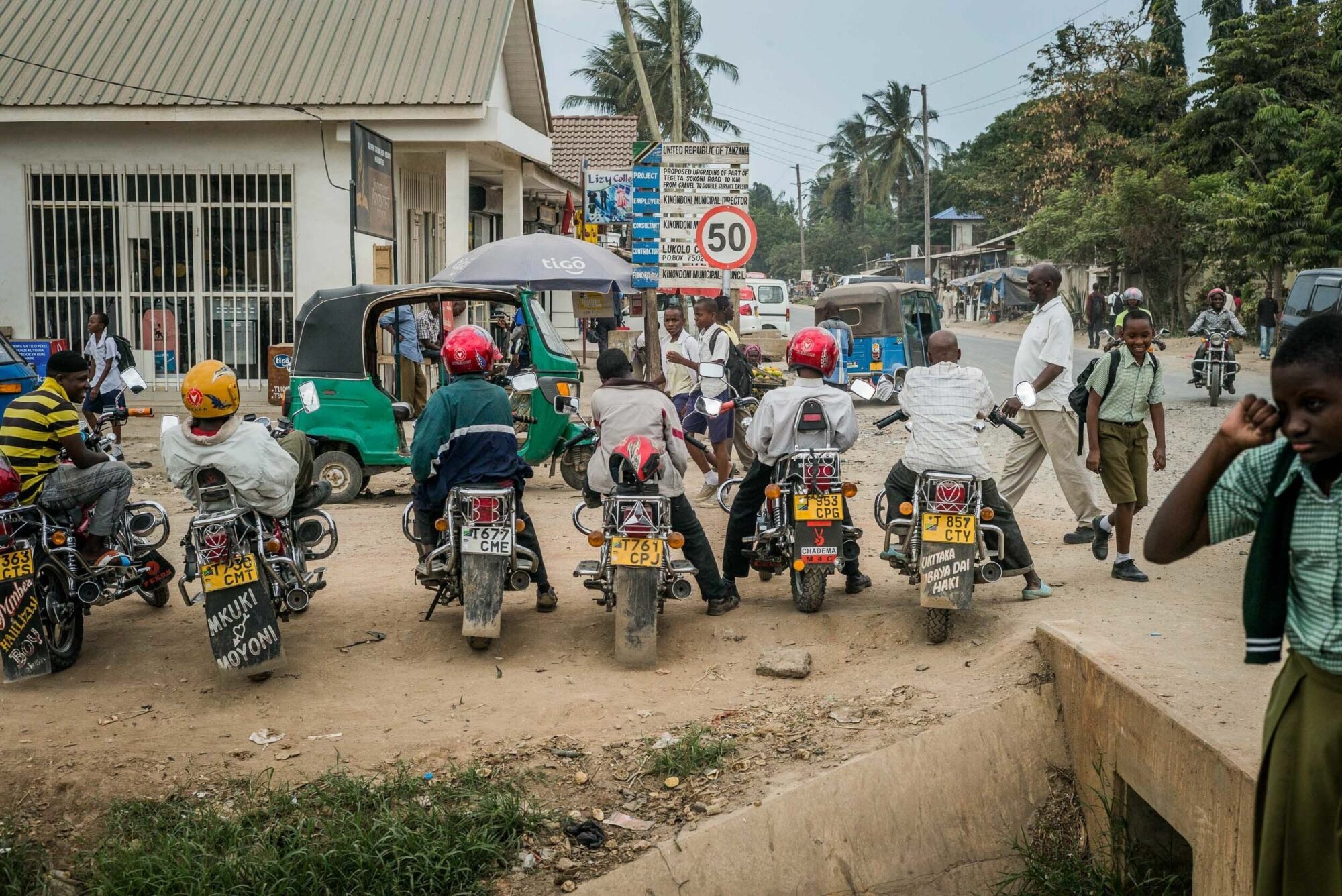 Dar Es Salaam, Tansania, 24. Juli 2014 - Flug von Dar Es Salaam nach Zuerich, Reportage in Tansania und Sansibar mit Werner Spitteler ueber Malaria, Artemisia Annua, Moringa und Mineralien.