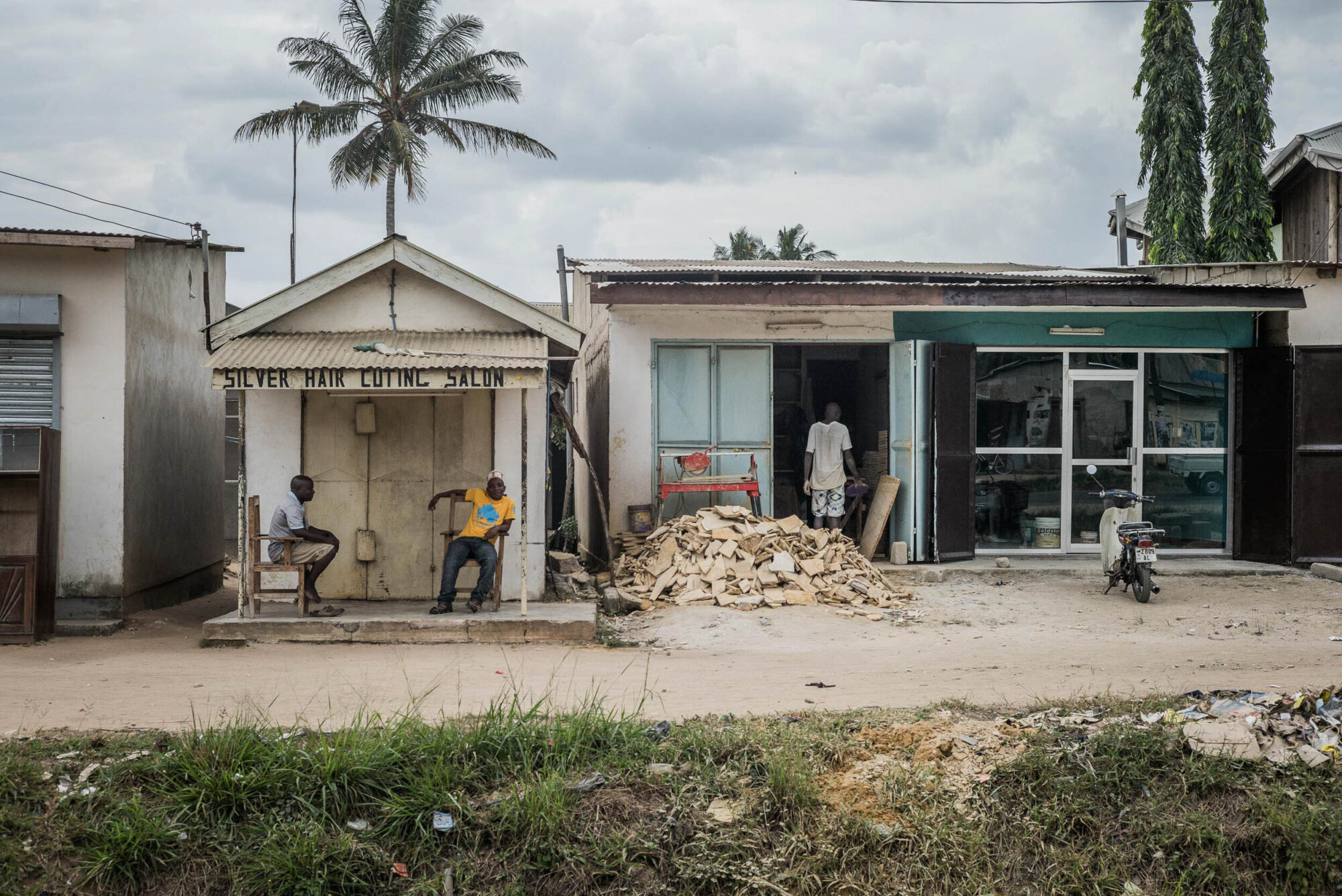 Dar Es Salaam, Tansania, 24. Juli 2014 - Flug von Dar Es Salaam nach Zuerich, Reportage in Tansania und Sansibar mit Werner Spitteler ueber Malaria, Artemisia Annua, Moringa und Mineralien.
