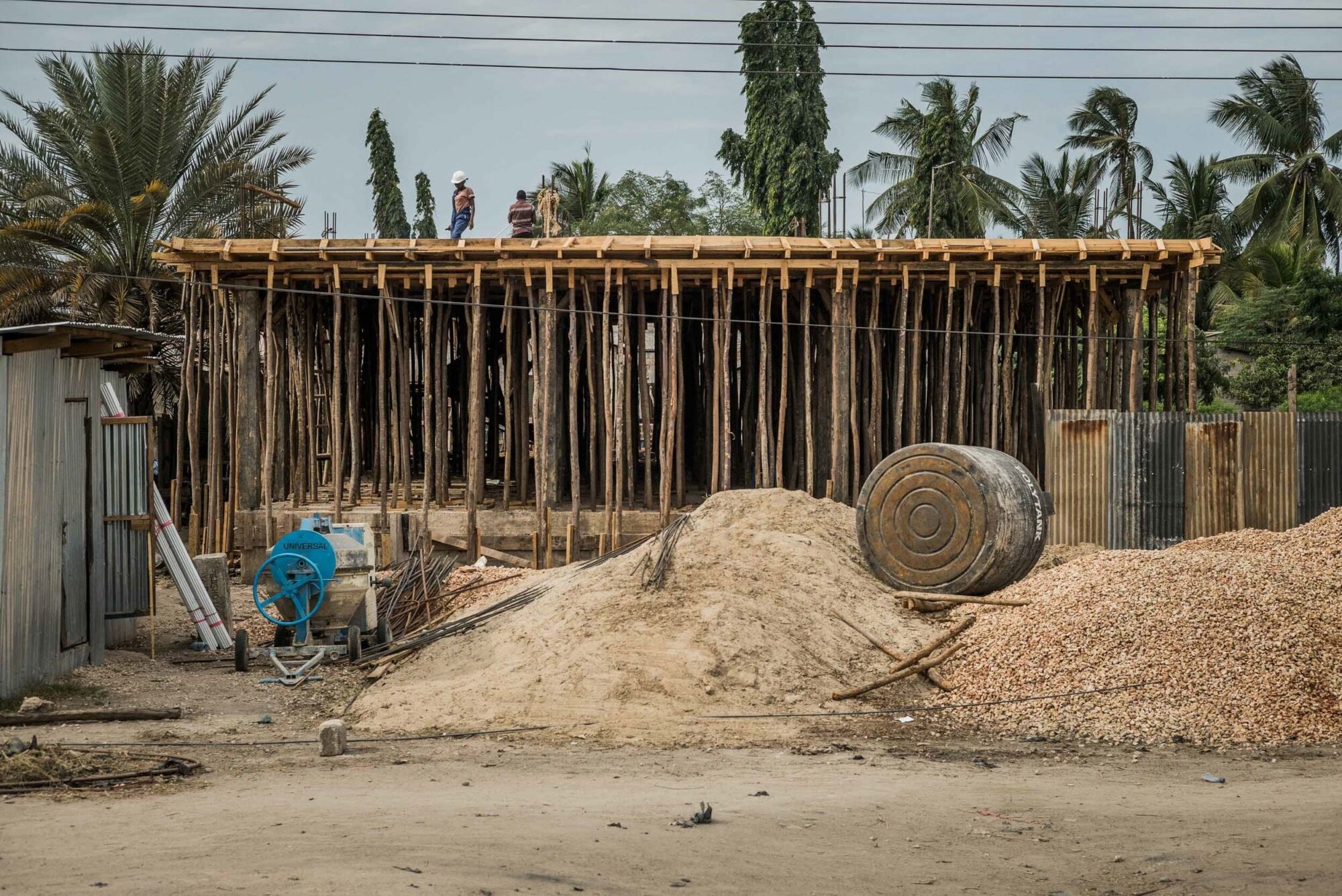 Dar Es Salaam, Tansania, 24. Juli 2014 - Flug von Dar Es Salaam nach Zuerich, Reportage in Tansania und Sansibar mit Werner Spitteler ueber Malaria, Artemisia Annua, Moringa und Mineralien.