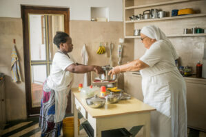 Dar Es Salaam, Tansania, 5. Juli 2014  - Josefata Scheuermann, Baldegger Schwester. Reportage in Tansania mit Werner Spitteler ueber Malaria, Artemisia Annua, Moringa und Mineralien.