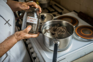 Dar Es Salaam, Tansania, 5. Juli 2014  - Josefata Scheuermann, Baldegger Schwester. Reportage in Tansania mit Werner Spitteler ueber Malaria, Artemisia Annua, Moringa und Mineralien.