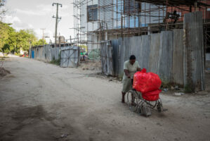 Dar Es Salaam, Tansania, 9. Juli 2014  - Othopaedisches Institut in Dar. Reportage in Tansania mit Werner Spitteler ueber Malaria, Artemisia Annua, Moringa und Mineralien.