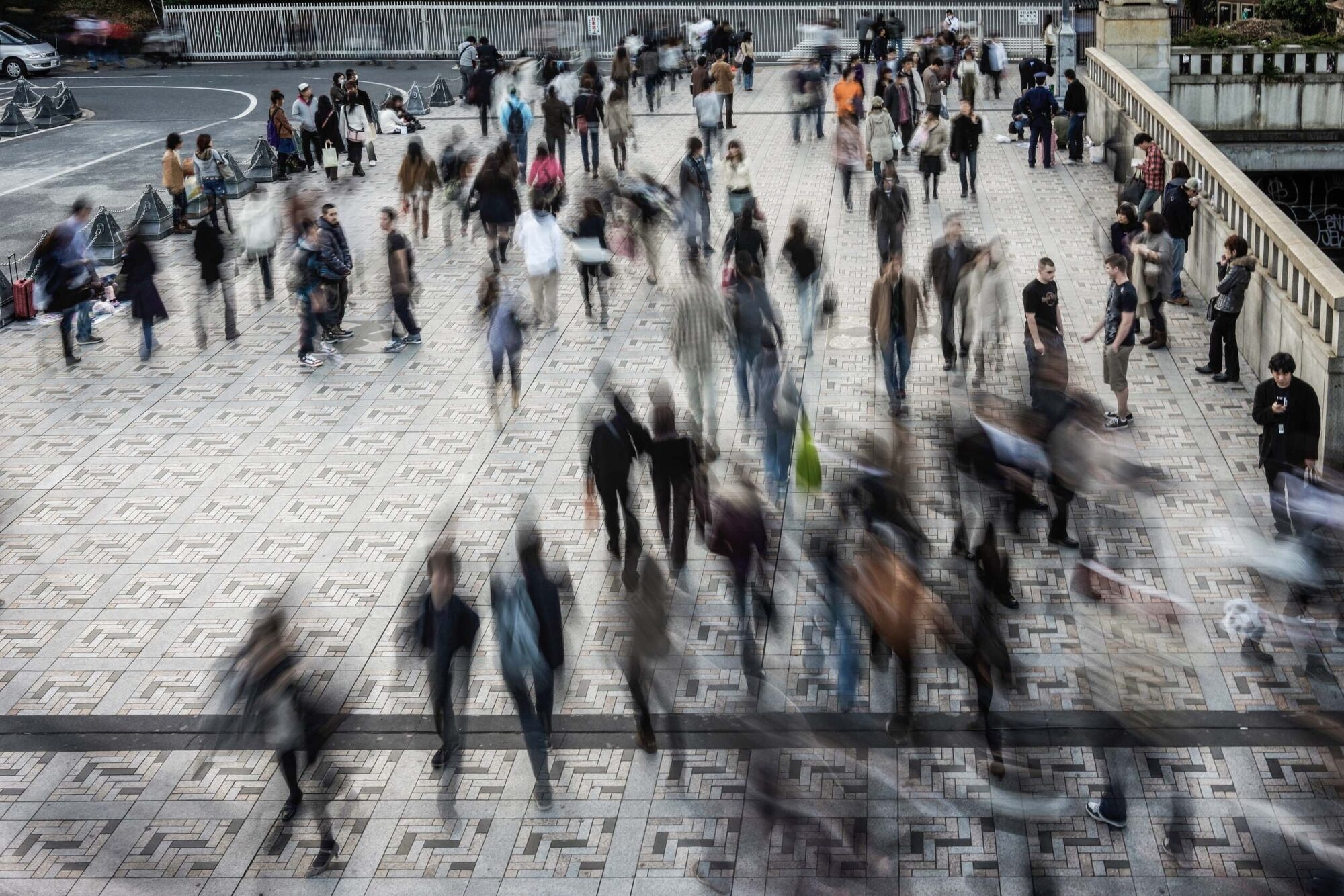 Tokio, Japan, 15. Februar 2009 - Tokio, Hauptstadt von Japan. Menschen ueberqueren einen Platz, Lnagzeitbelichtung.

Photo by Daniel Ammann
