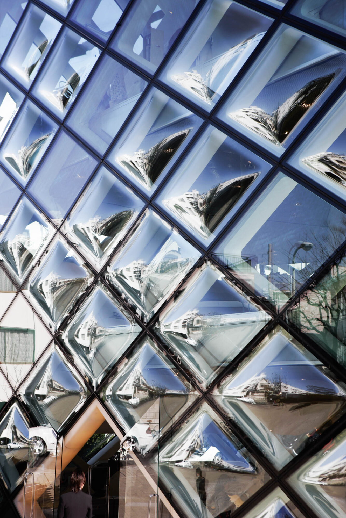 Tokio, Japan, 15. Februar 2009 - Tokio, Hauptstadt von Japan. Architektur und Menschen auf der Strasse.

Photo by Daniel Ammann