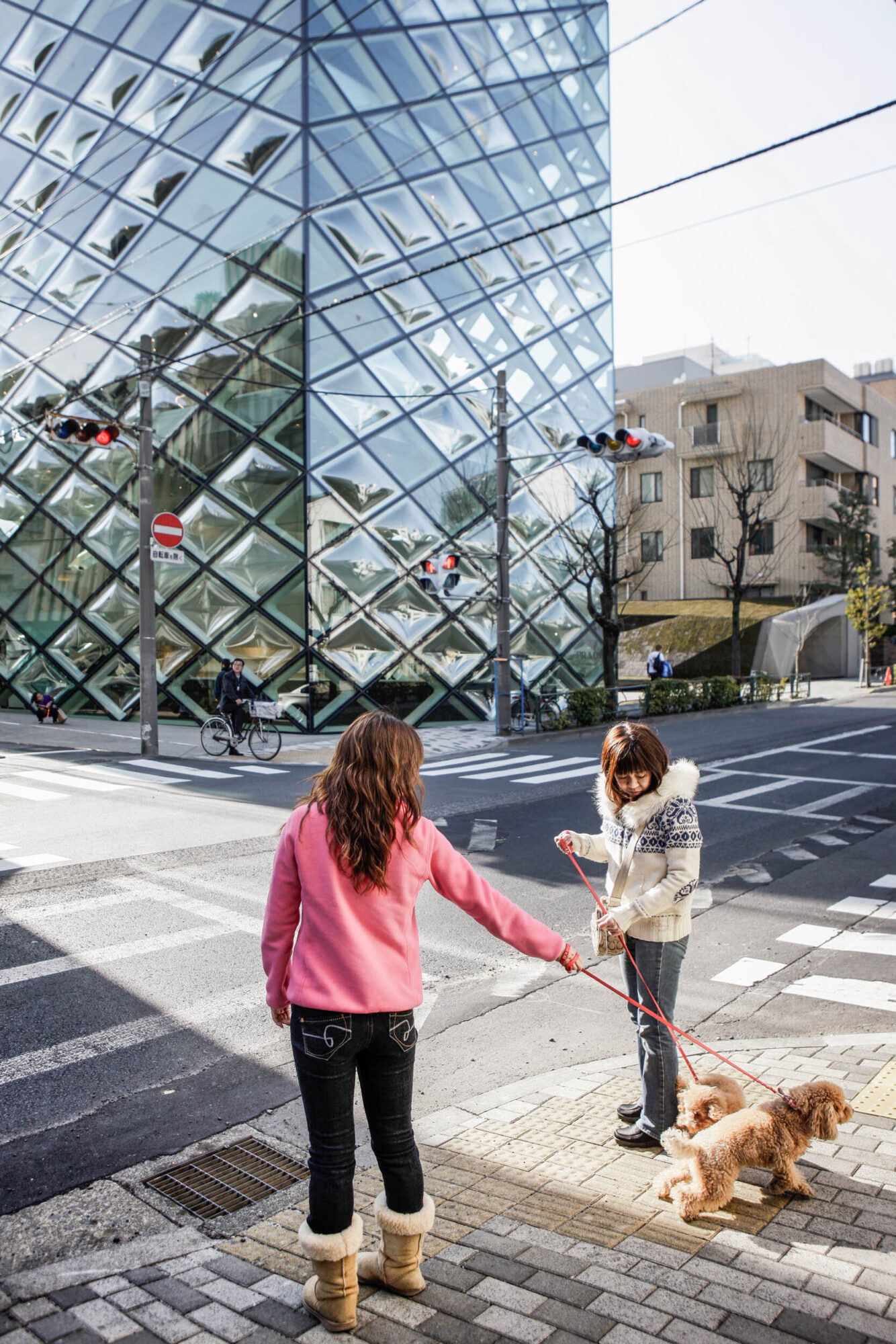 Tokio, Japan, 15. Februar 2009 - Tokio, Hauptstadt von Japan. Architektur und Menschen auf der Strasse.

Photo by Daniel Ammann