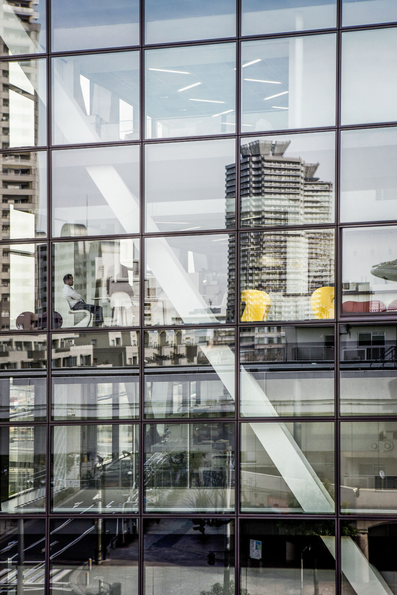 Tokio, Japan, 17. Februar 2009 - Tokio, Hauptstadt von Japan. Hochhaeuser und Bahnfahrt.

Photo by Daniel Ammann