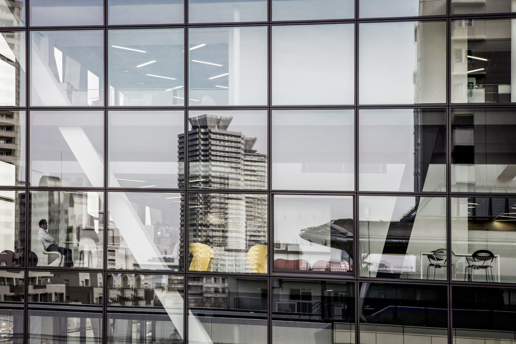 Tokio, Japan, 17. Februar 2009 - Tokio, Hauptstadt von Japan. Hochhaeuser und Bahnfahrt.

Photo by Daniel Ammann