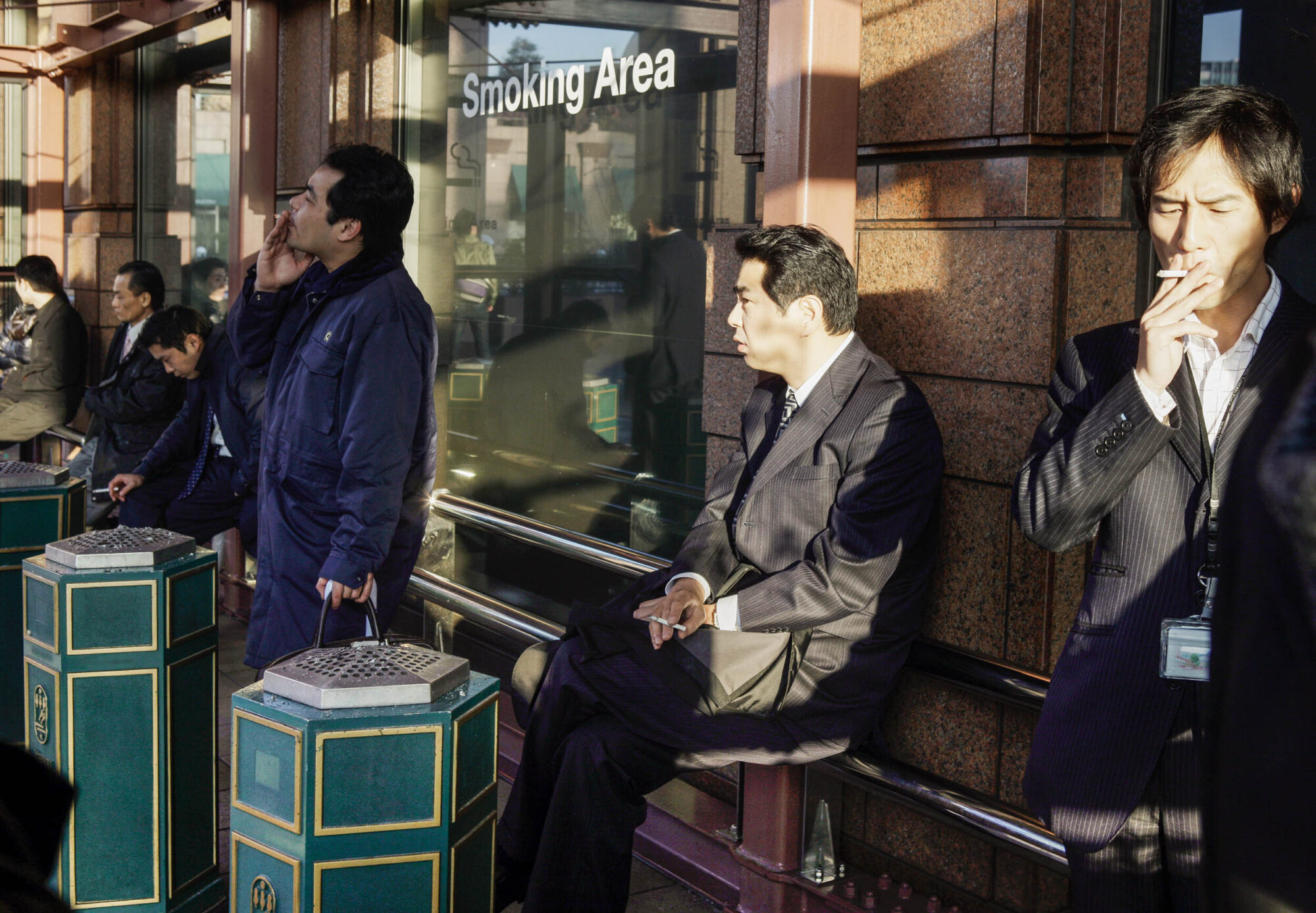 Tokio, Japan, 15. Februar 2009 - Tokio, Hauptstadt von Japan. Smoking Area.

Photo by Daniel Ammann