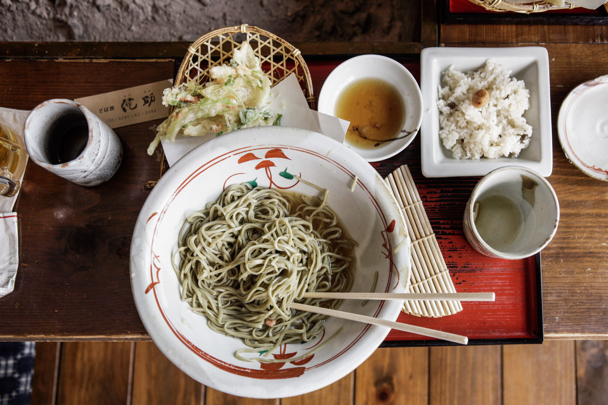 Tokio, Japan, 15. Februar 2009 - Tokio, Hauptstadt von Japan. Traditionell Japanische Kueche. Essen mit Michael Bodenmann, Barbara Signer und Tobias Siebrecht.

Photo by Daniel Ammann
