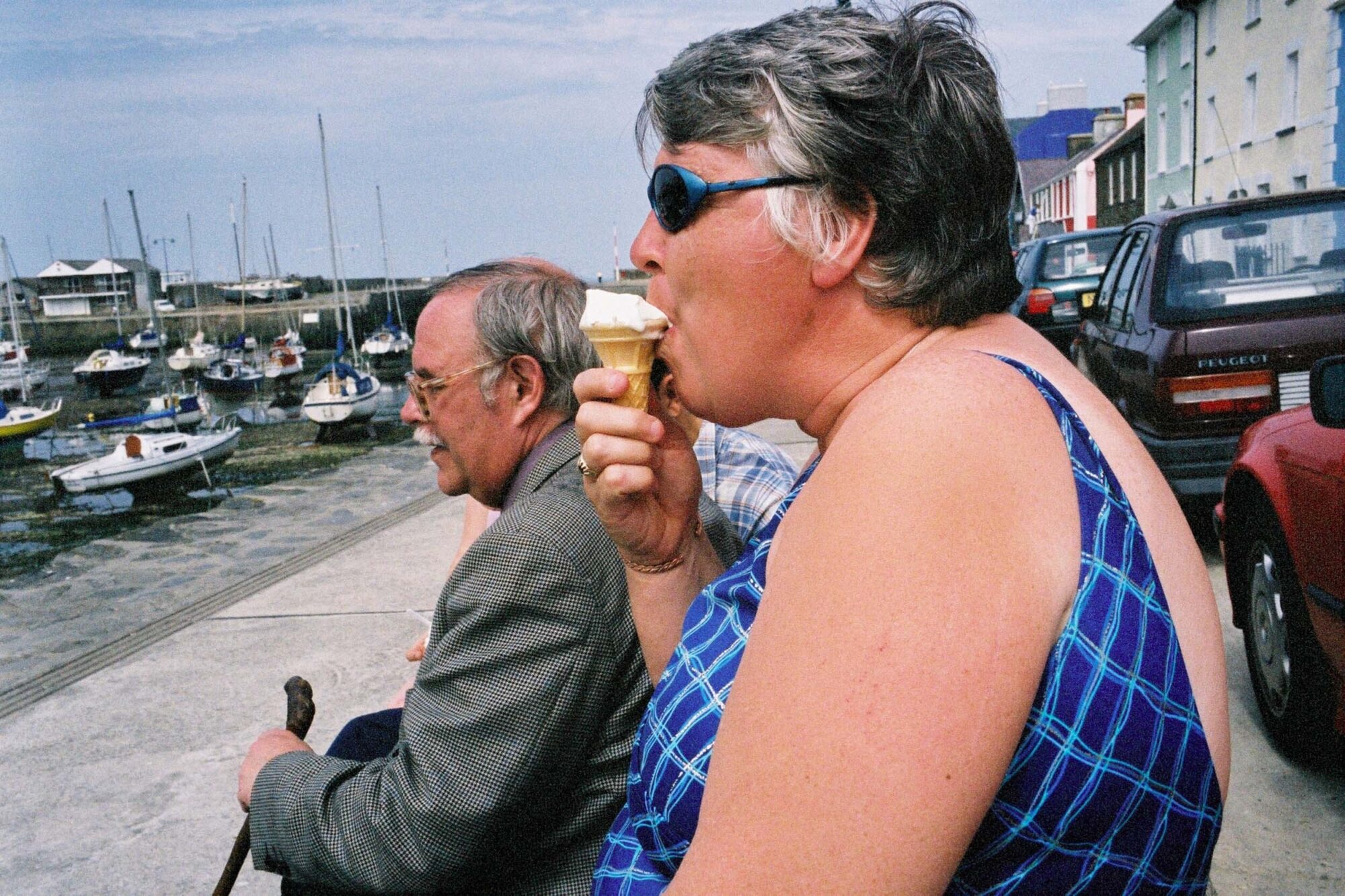 ENGLAND,1.AUGUST02 - Bilder der Reise durch das Koenigreich England von Nadja Tarnutzer und Daniel Ammann. Buchprojekt England 2002. Glace Esser am Strand.

photo by Daniel Ammann