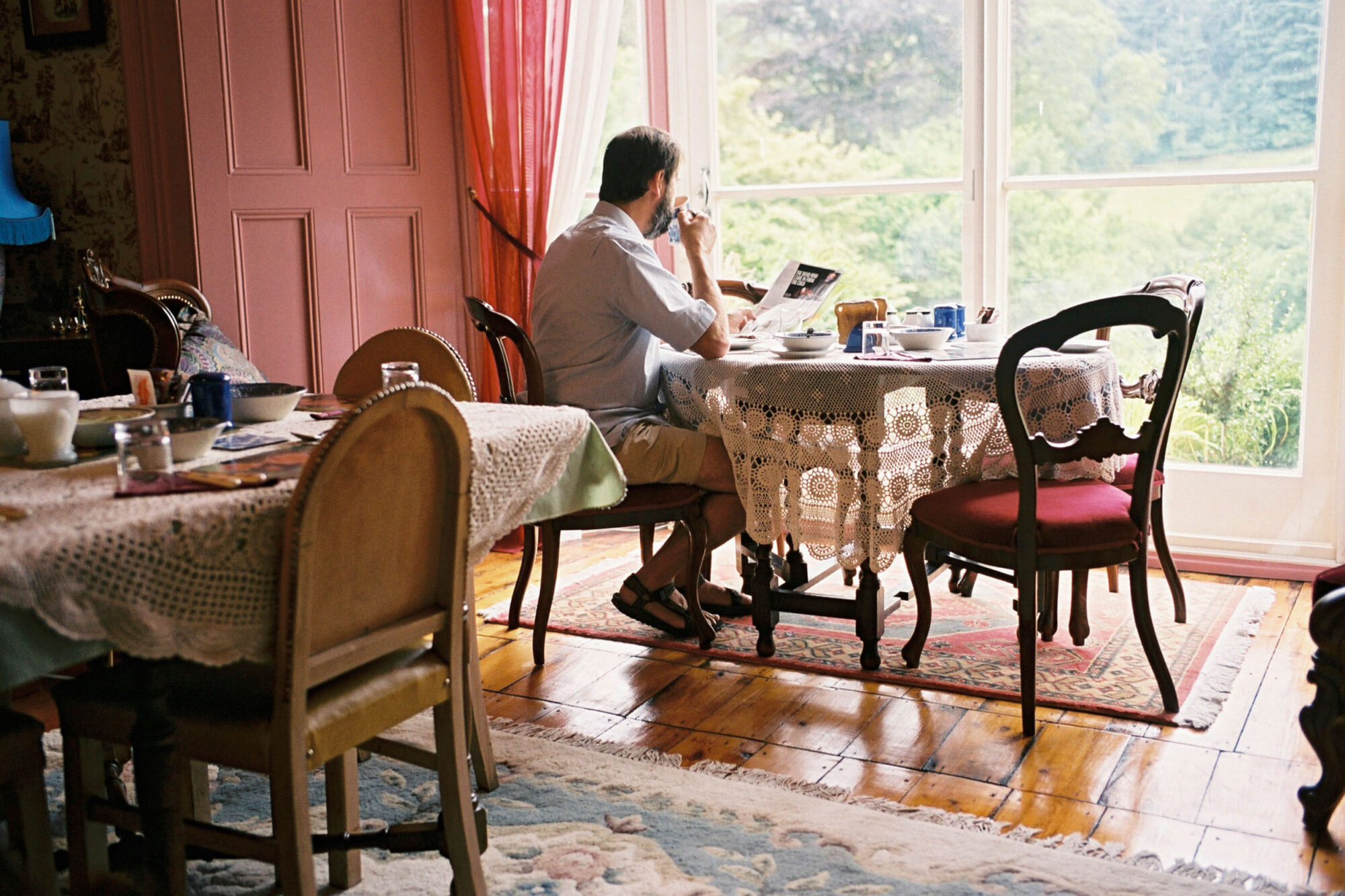 ENGLAND,1.AUGUST02 - Bilder der Reise durch das Koenigreich England von Nadja Tarnutzer und Daniel Ammann. Buchprojekt England 2002. Living Room.

photo by Daniel Ammann